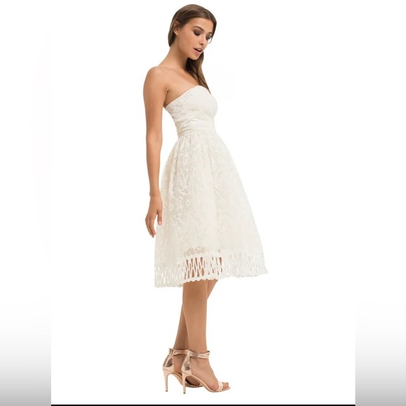 Chi Chi London Ivory Premium Lace Dress Size UK12 EUR40 US 8 - Picture 2 of 3